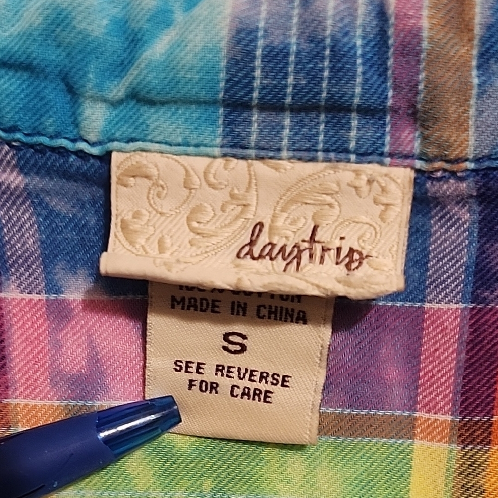 Daytrip Multicolor Plaid Button Up - Picture 2 of 5